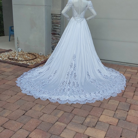 VINTAGE SZU LING CHEN STILLWHITE WEDDING GOWN - Picture 6 of 13